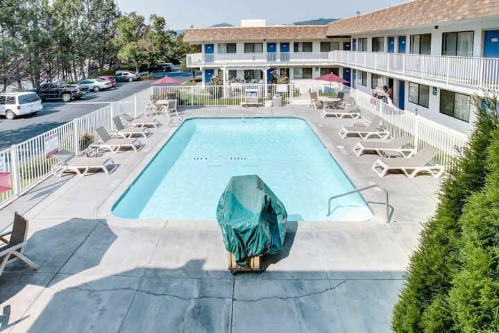 Pool 22 of 31