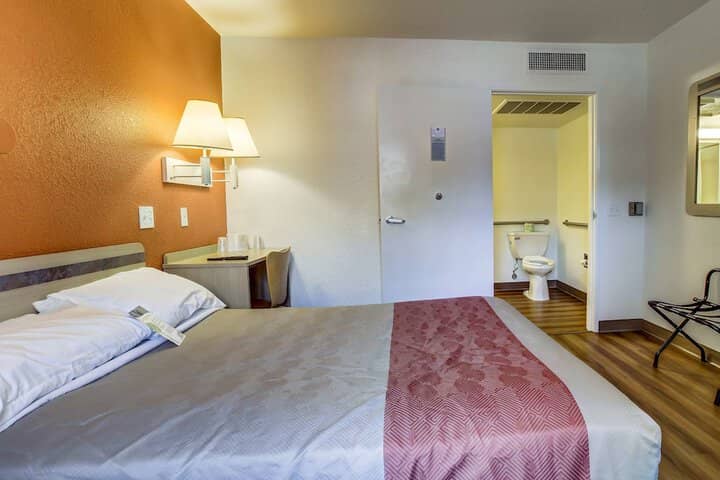 Room 10 of 31